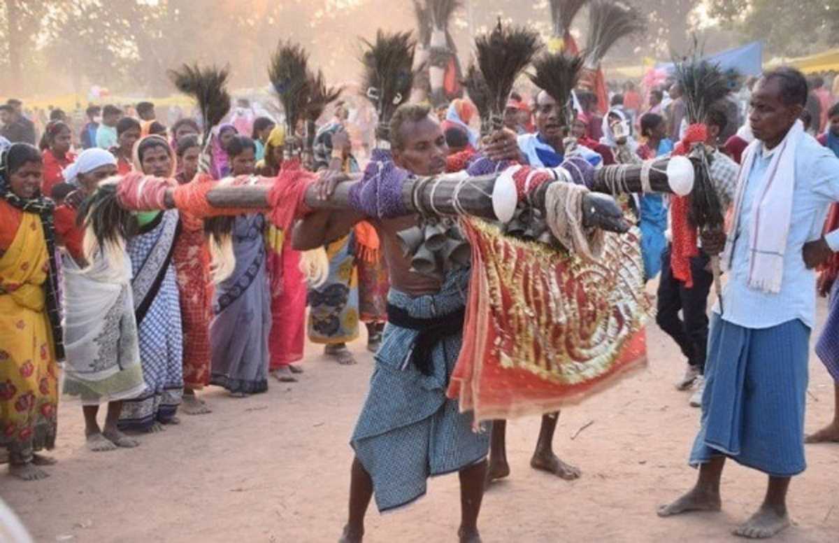 भाईचारा बढ़ाने वाली मड़ई मेलों की परंपरा भाईचारा बढ़ाने वाली मड़ई मेलों की परंपरा